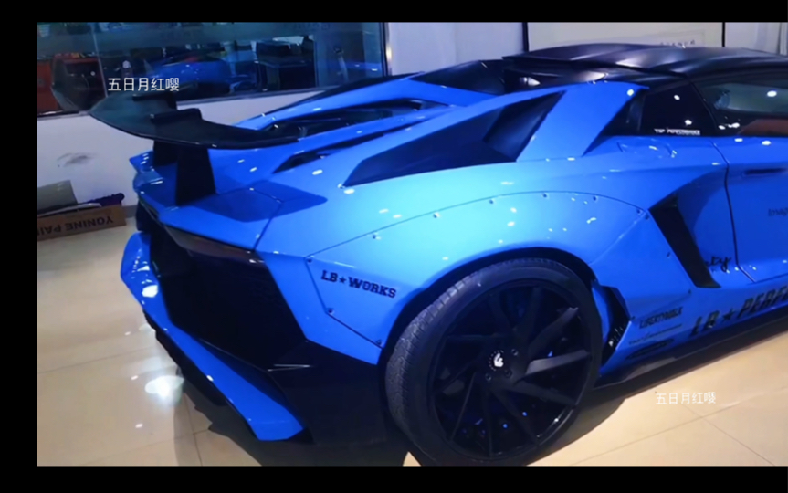 好多年前拍到的lb宽体的兰博基尼大牛,现在依旧耀眼