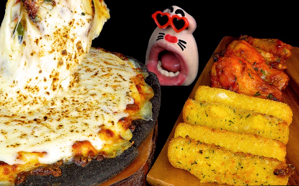 韩国吃播realmouth披萨配大量奶酪芝士棒脆皮鸡奶酪很好吃