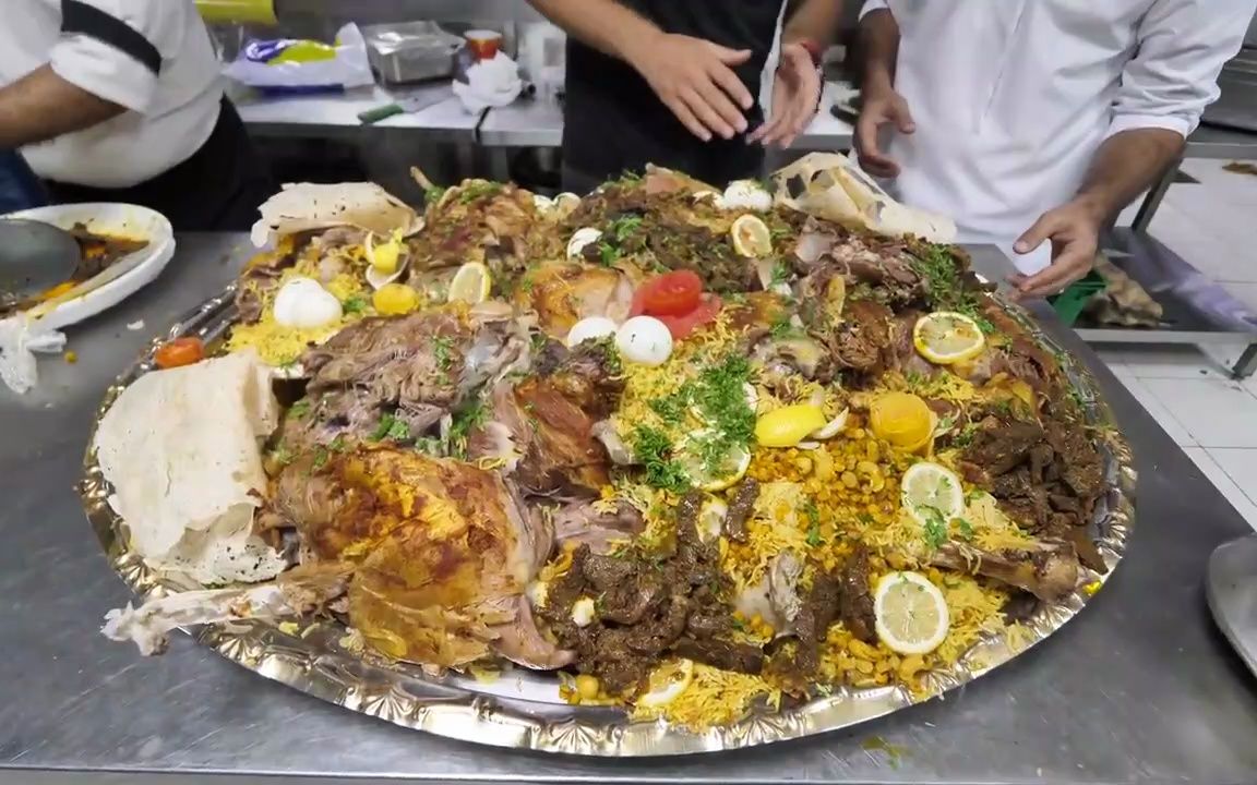 迪拜食品-罕见的骆驼拼盘,传统的阿联酋美食!