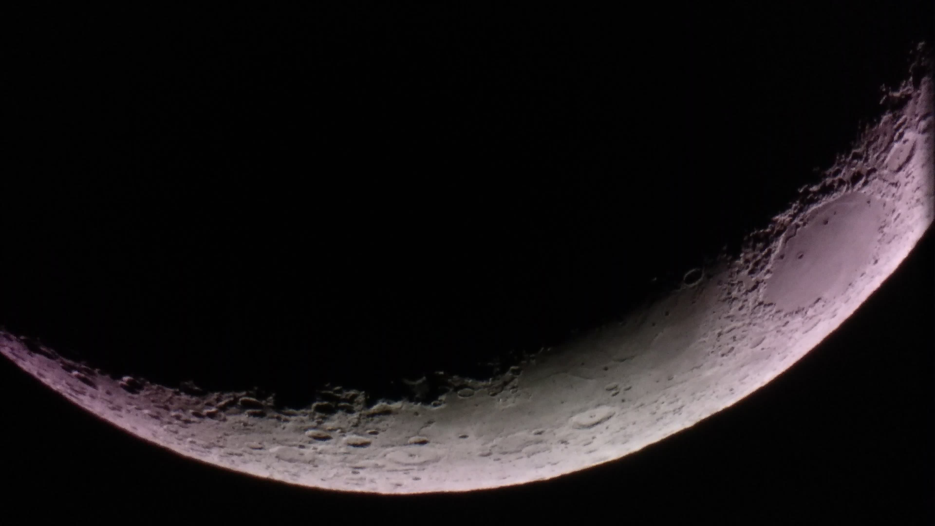 手机拍摄月亮环形山真多清晰度不错欢迎尼康p1000来战