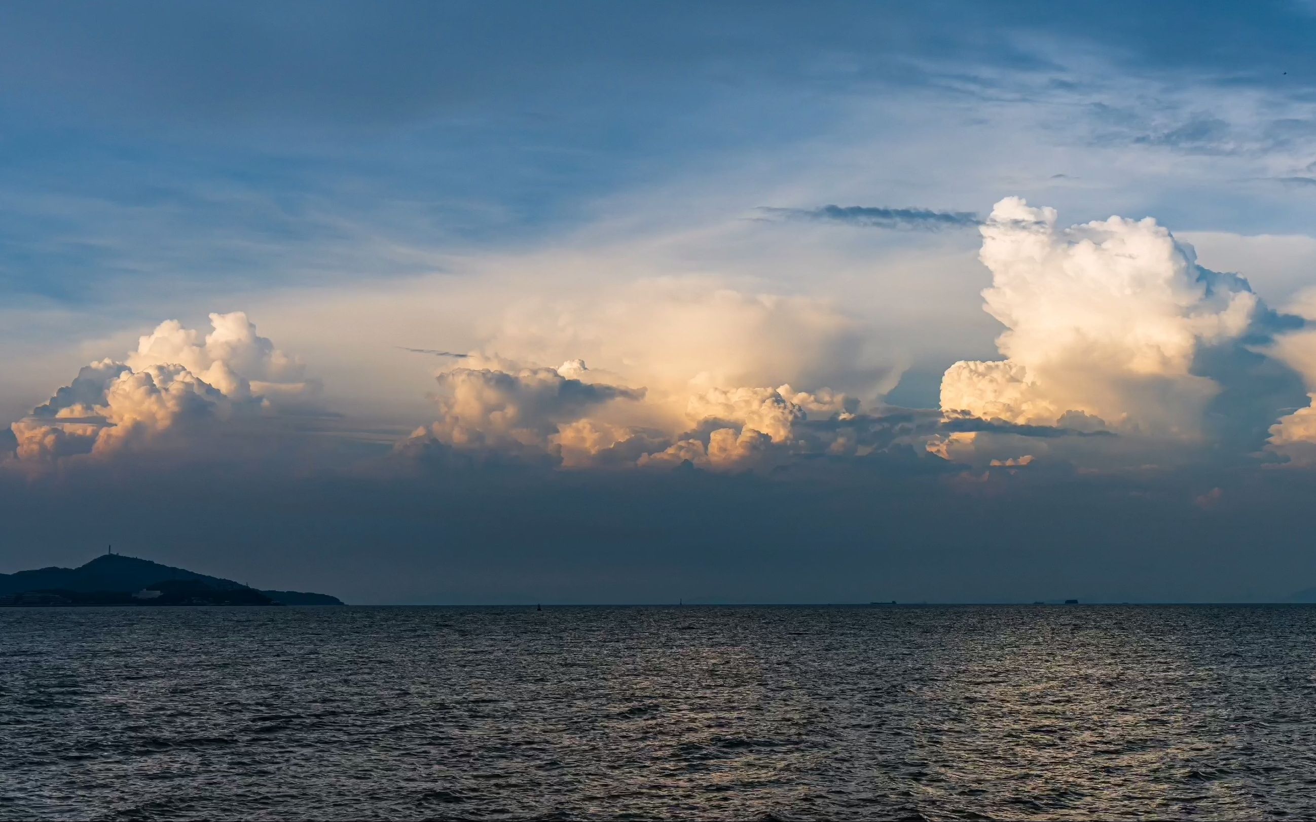 【延时摄影】金色浓积云