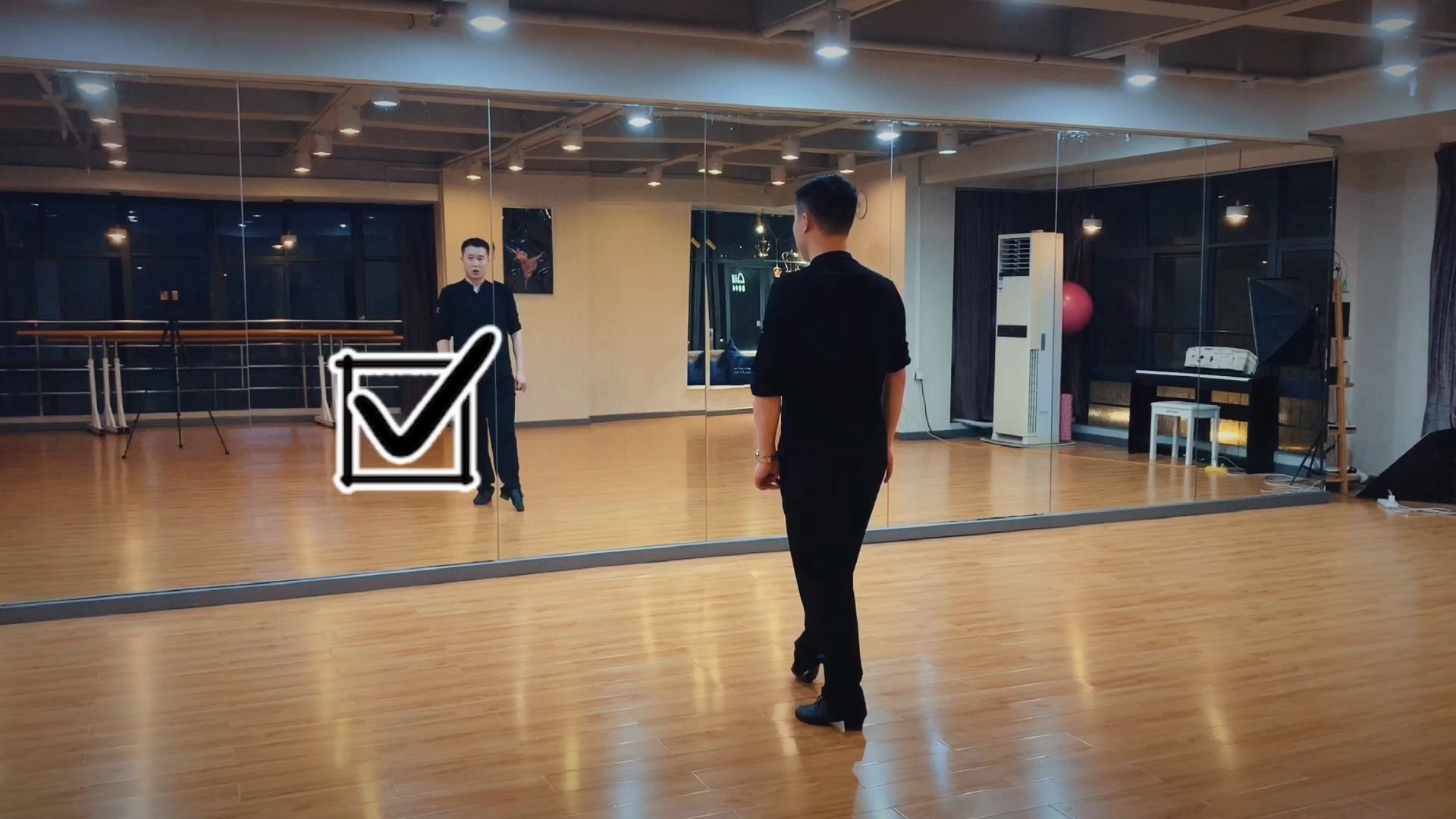 舞士学院|角舞场拉丁舞进阶班——伦巴滑门步·动作分解