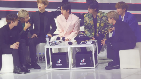 Bts 听到中米投票数后惊讶的o型嘴的防弹 Seventeen反应 0105金色盘子 哔哩哔哩