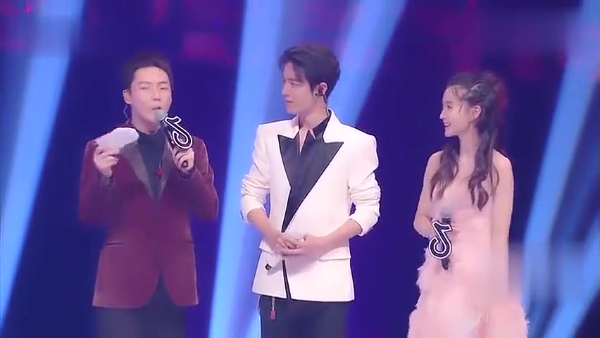 angelababy肖战同台同框盛世美颜超帅温暖笑容暴击发福利