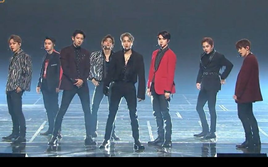 [图]EXO INTRO+Sign+世勋solo+TEMPO+Love shot 1228高清舞台