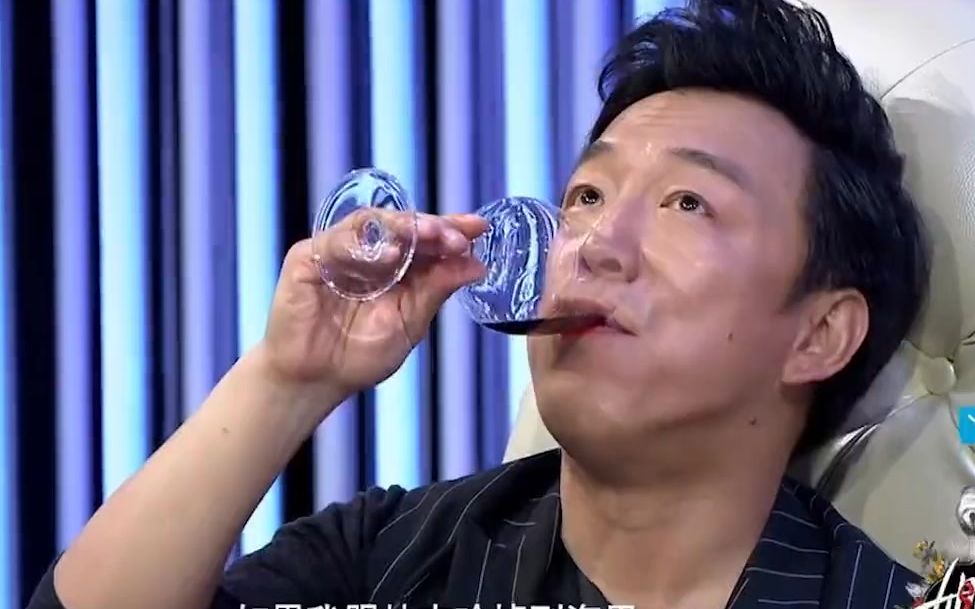 黄渤口才有多好,和何炅一唱一和逗笑全场,王菲:这开始说相声了