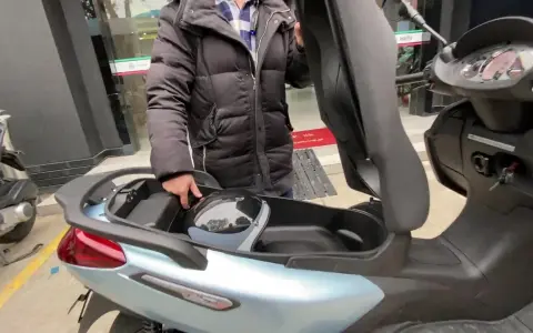 比亚乔x7油箱盖的正确打开方式,突然发现我们骂错力帆kpv设计师了