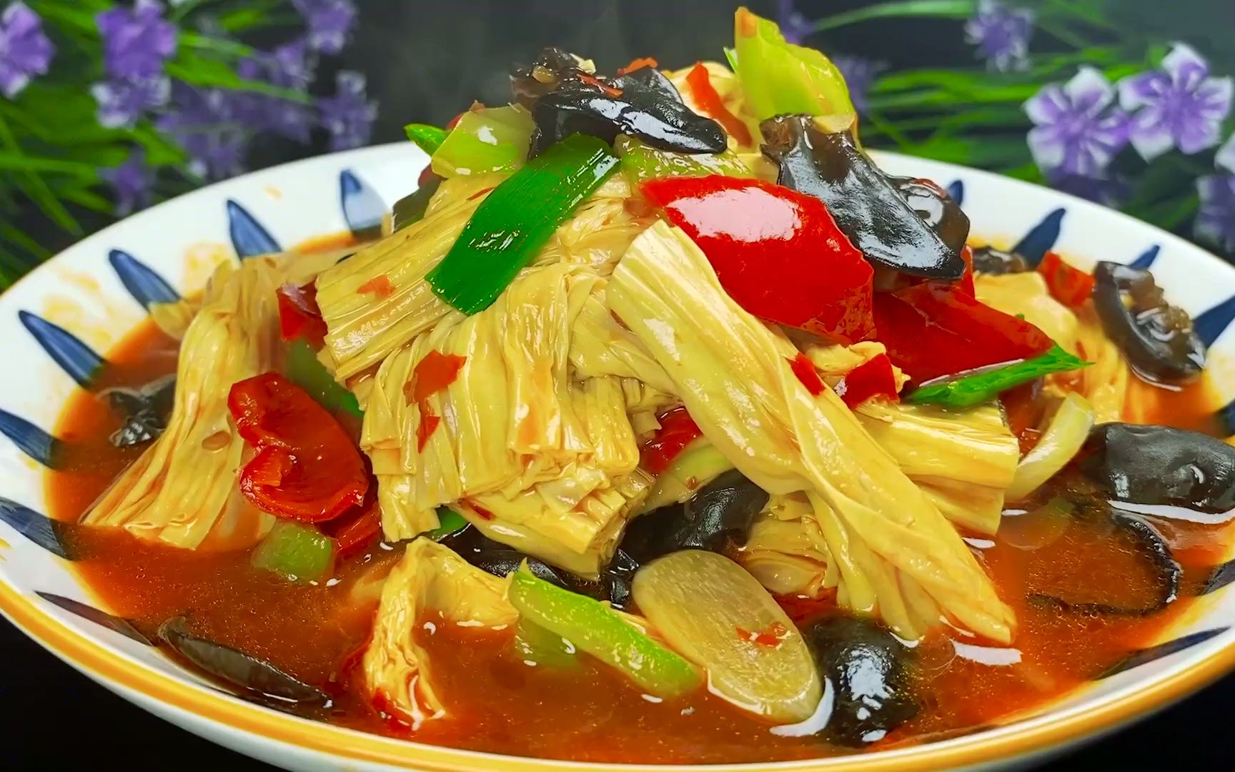 木耳烧腐竹好吃有诀窍,脆嫩可口开胃下饭一个人能吃光一大盘.