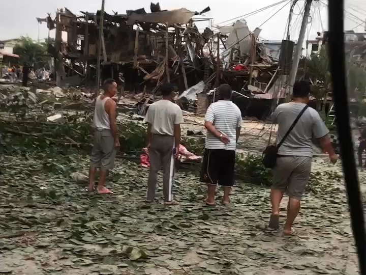 9月6日,敏大酱轰炸了中缅边境的南坎镇,共造成12人死亡,包括一位未岀生的婴儿,一家三口全部遇难!11人受伤,惨不忍睹.哔哩哔哩bilibili