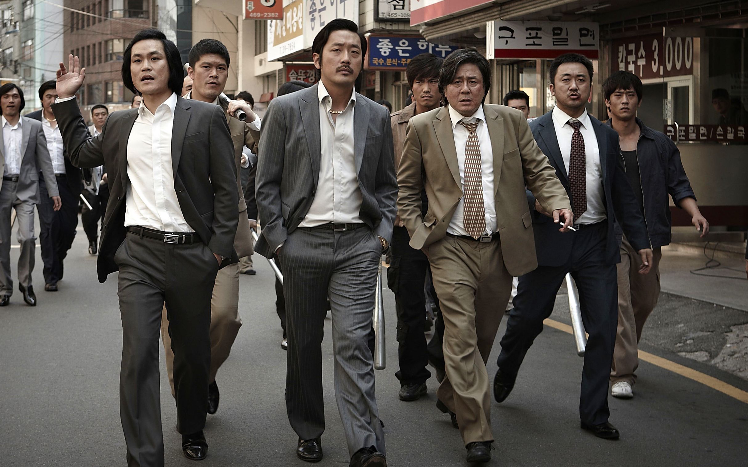 真实事件改编的犯罪片,男子从小职员混成黑帮头目,玩转黑白两道