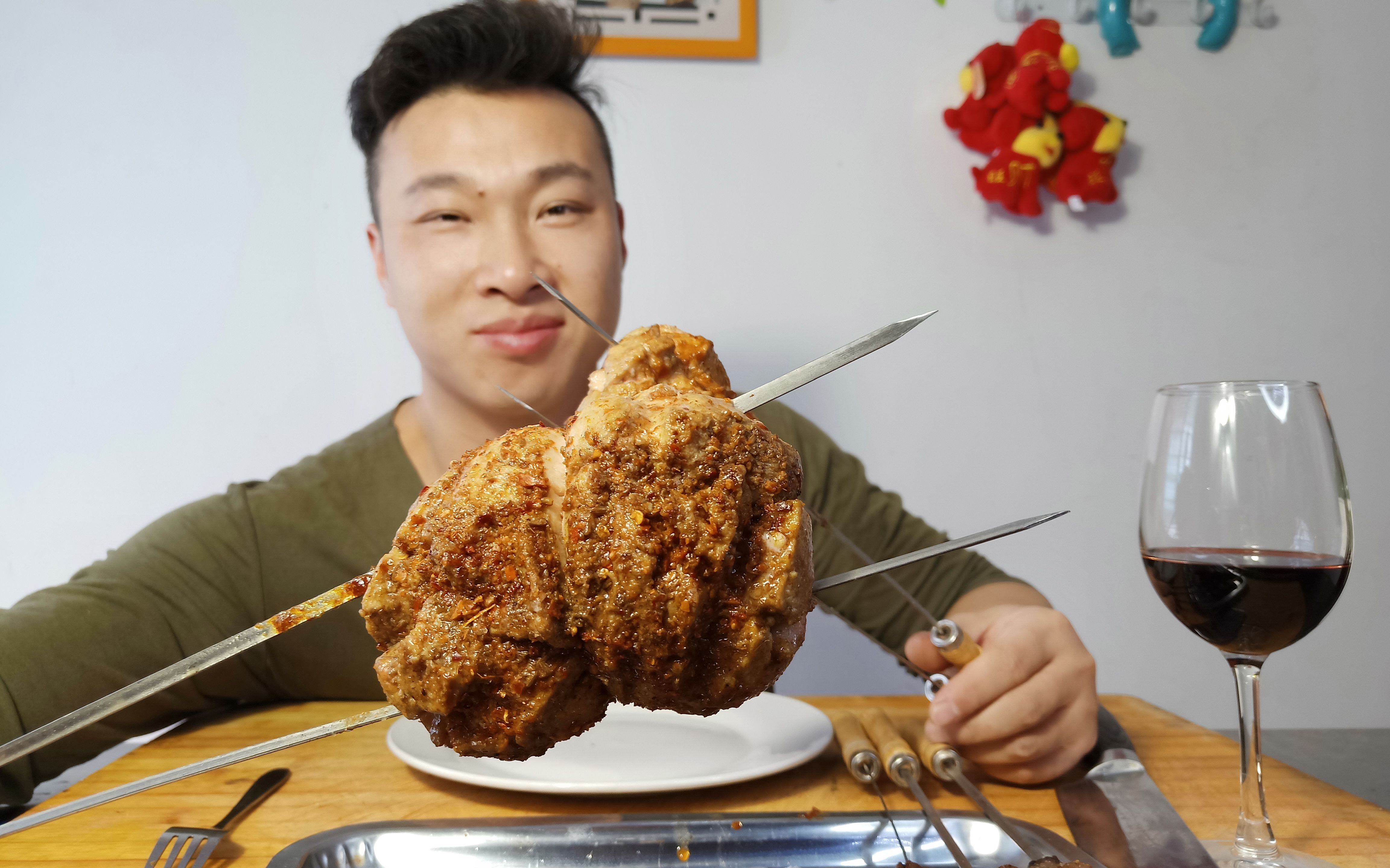 全网首做烧烤牛蛋70元买2个不够吃配着红酒这吃法真馋人
