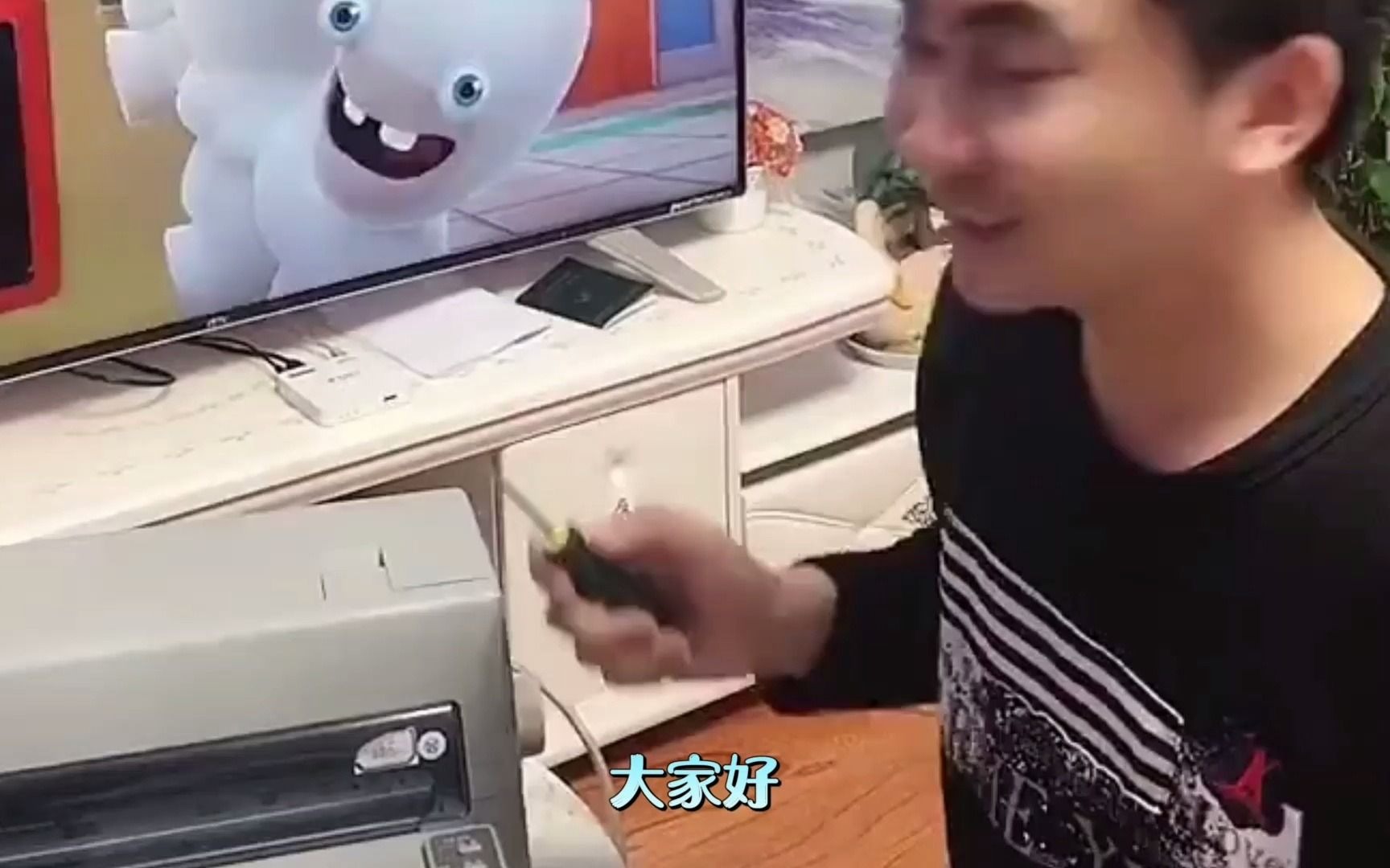 更换针式发票打印机打印头教程来了，小白都能自己维修打印机，更换打印头了。本机为得实DS2100H适用大部分得实打印机