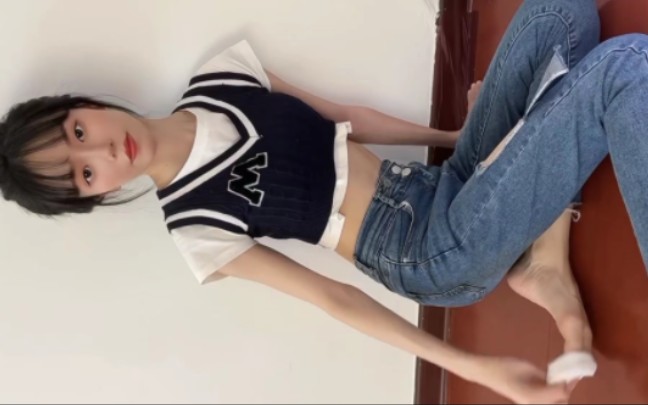 给你表演一个脱袜子