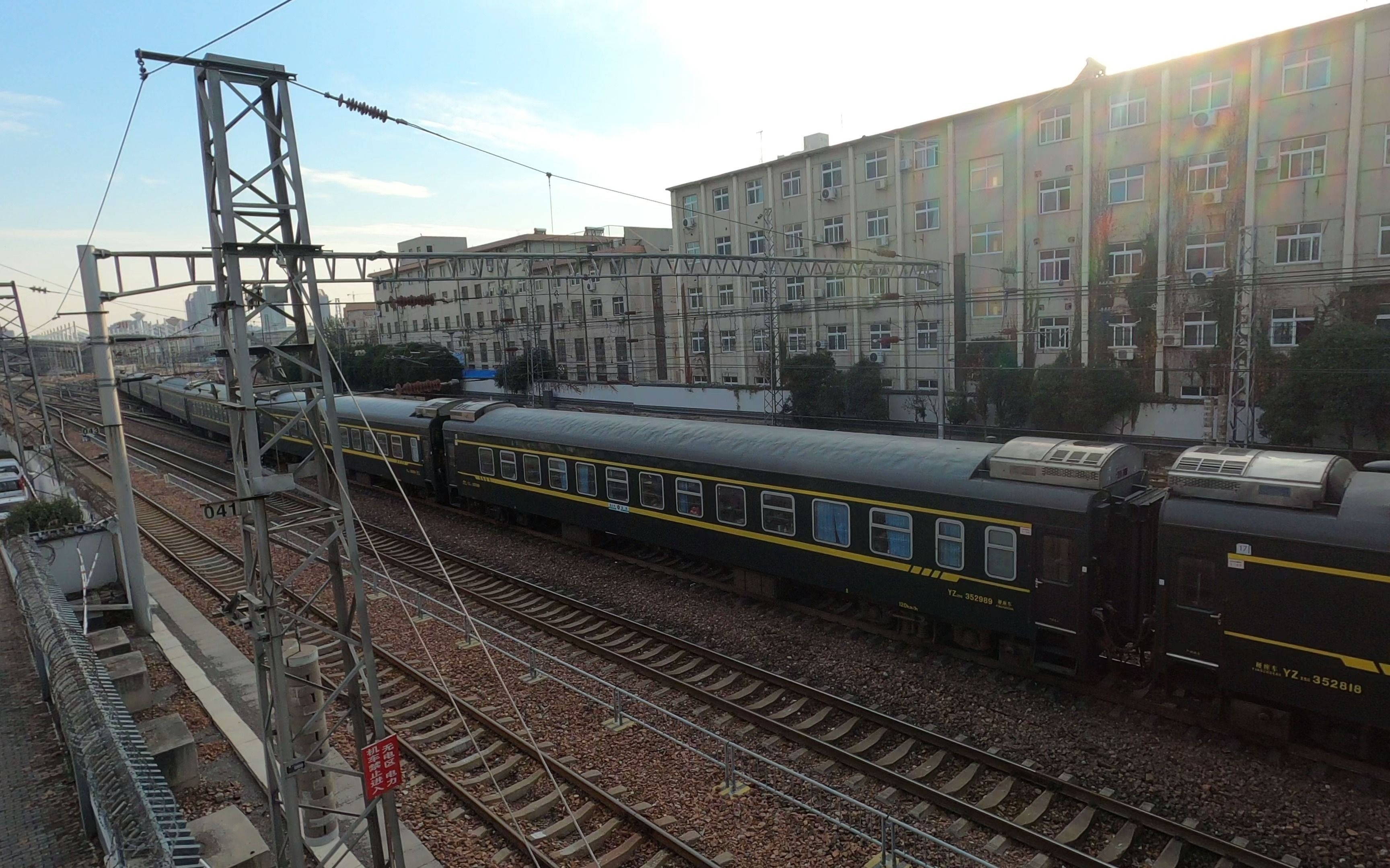 在郑州解放桥下拍火车 z149 北京西到贵阳 狒狒拉客抖三抖 4k超清