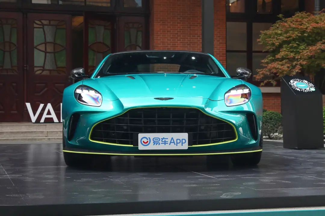 阿斯顿·马丁v8 vantage