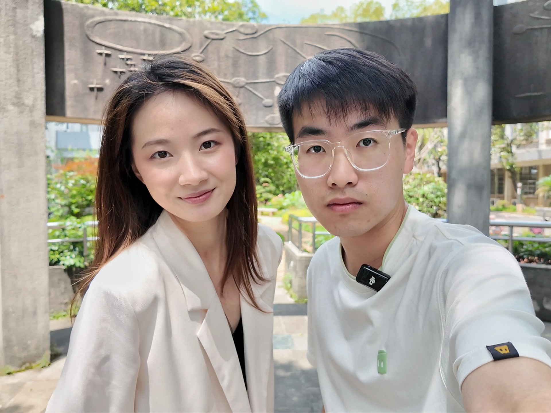 送班花情侣鞋，她竟然穿着请我吃饭，二次元小伙彻底疯狂！