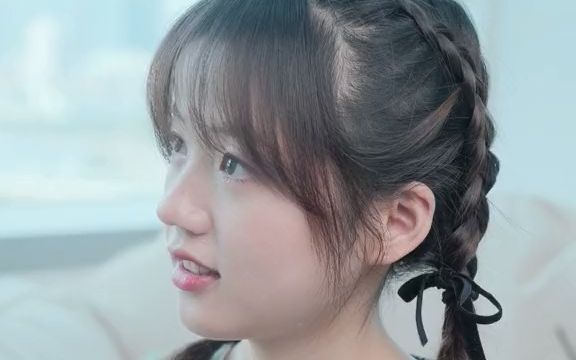 适合学生党的春游踏青发型,搭配路边的小花秒变文艺女神