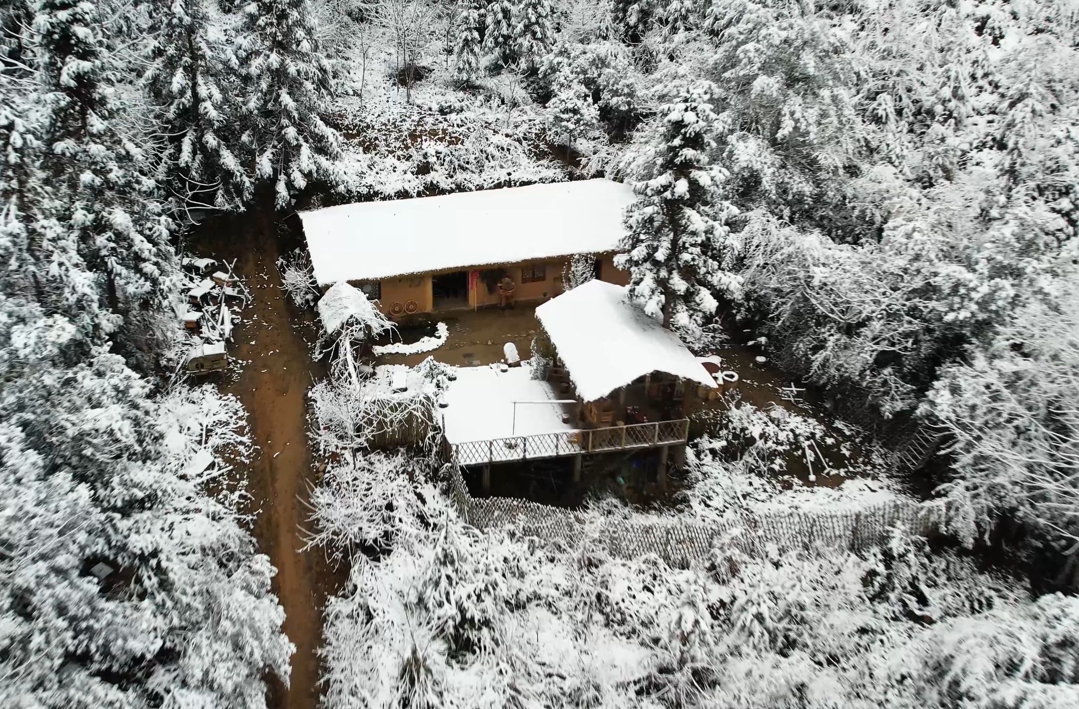 [图]【深山雪景】山居小院——晚来天欲雪 能饮一杯无