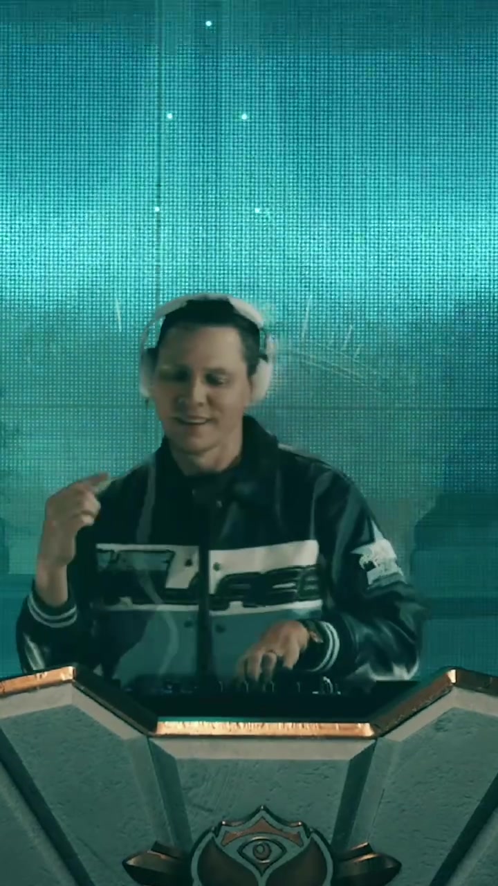 tiesto在世界各地的tomorrowland首映了 "the business".
