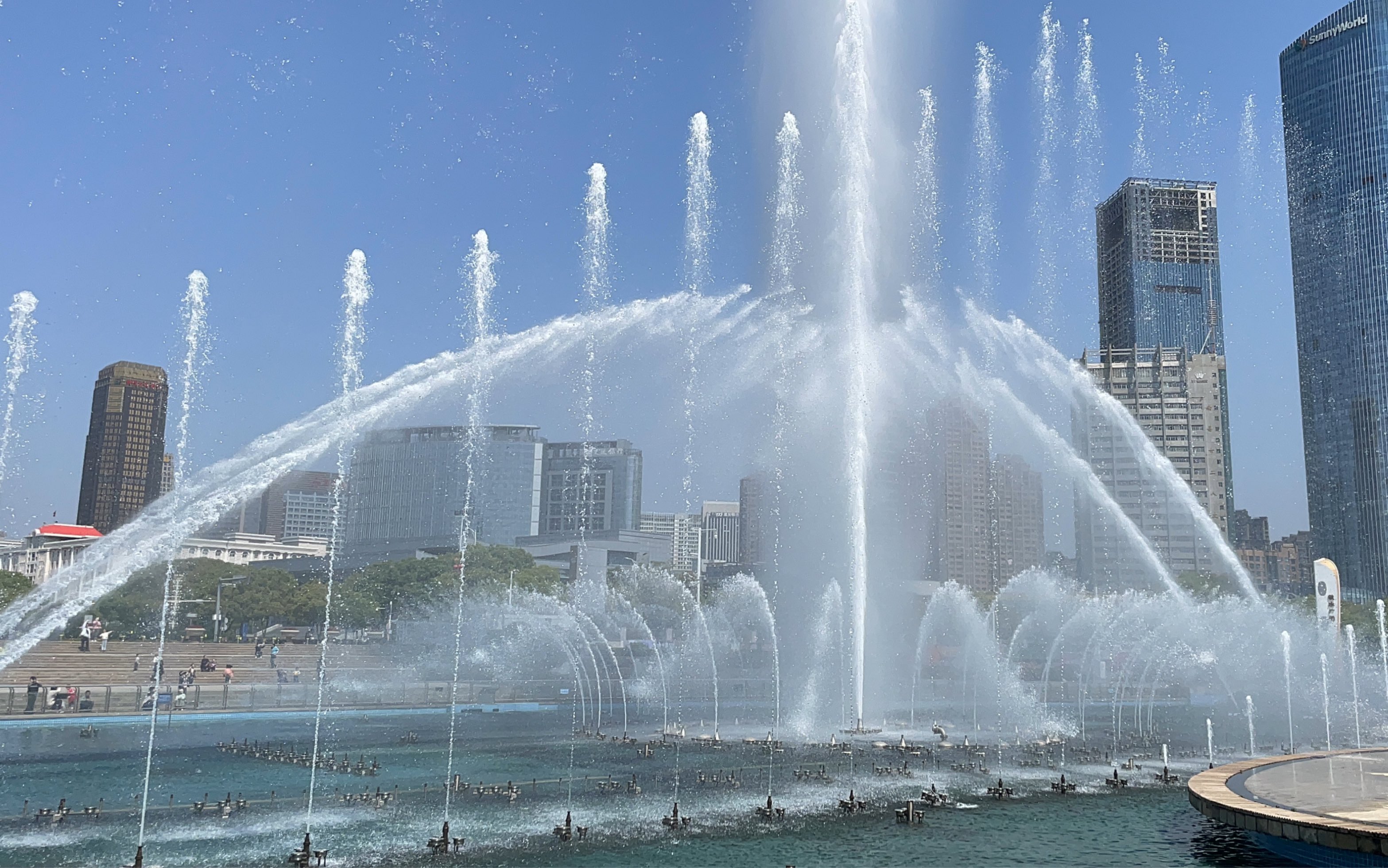 秋水广场音乐喷泉白天-辉煌的丰碑,我的国家