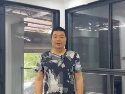 Video herunterladen: 用六轨推拉窗封阳台，阳台越大，风越大，夏天也不会感觉闷热