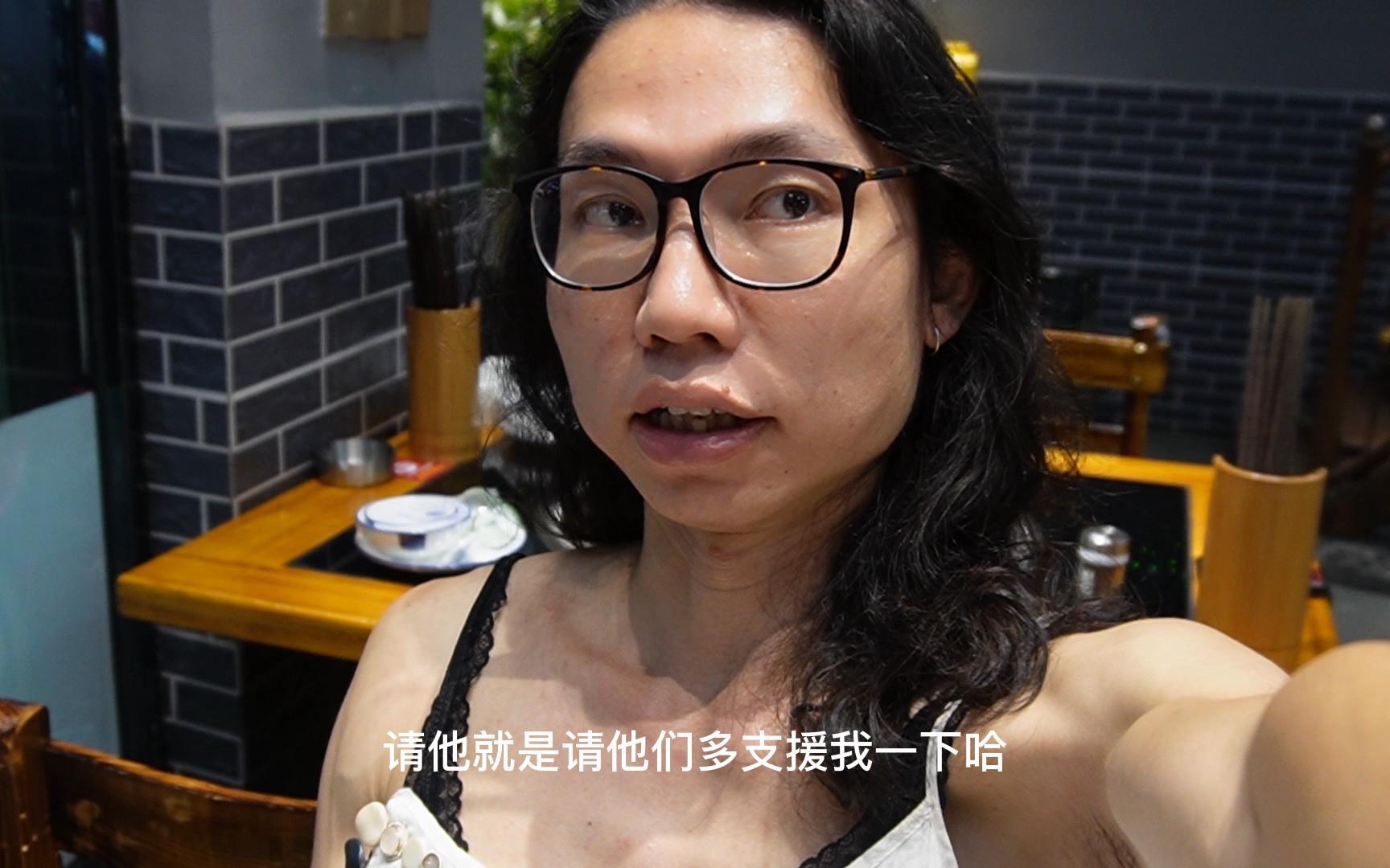 [图]no31療愈篇小姨太沉浸抑鬱和失戀交錯的妄想裏, 她收到了室友溫情支援帶出去學做人social見社會,室友姊妹情誼轉化了小姨太的正念而激活正念離開孤身自閉死本能