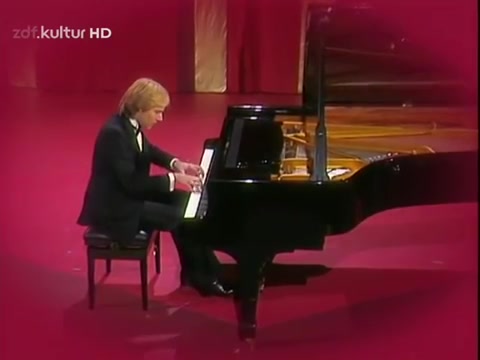 [图]【Richard Clayderman】1976年理查德·克莱德曼在法国某电视台演奏《水边的阿狄丽娜》 （Ballade Pour Adeline）