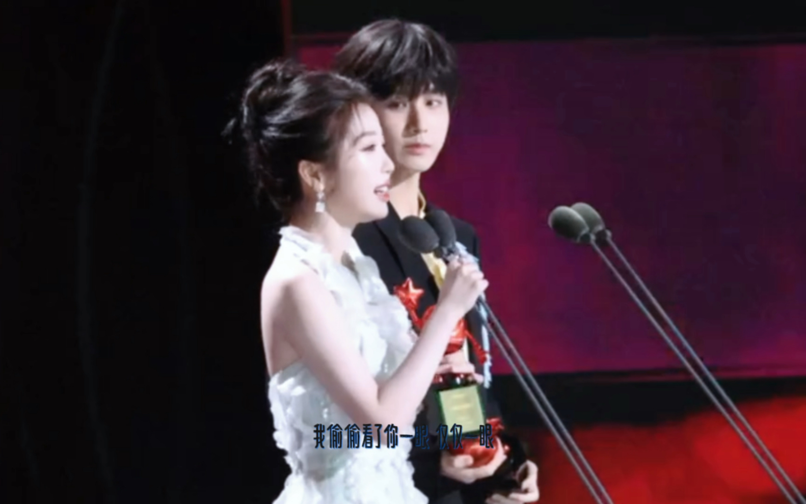 如今的顶峰相见,这一刻一定有很多话想说吧 | 成毅&虞书欣