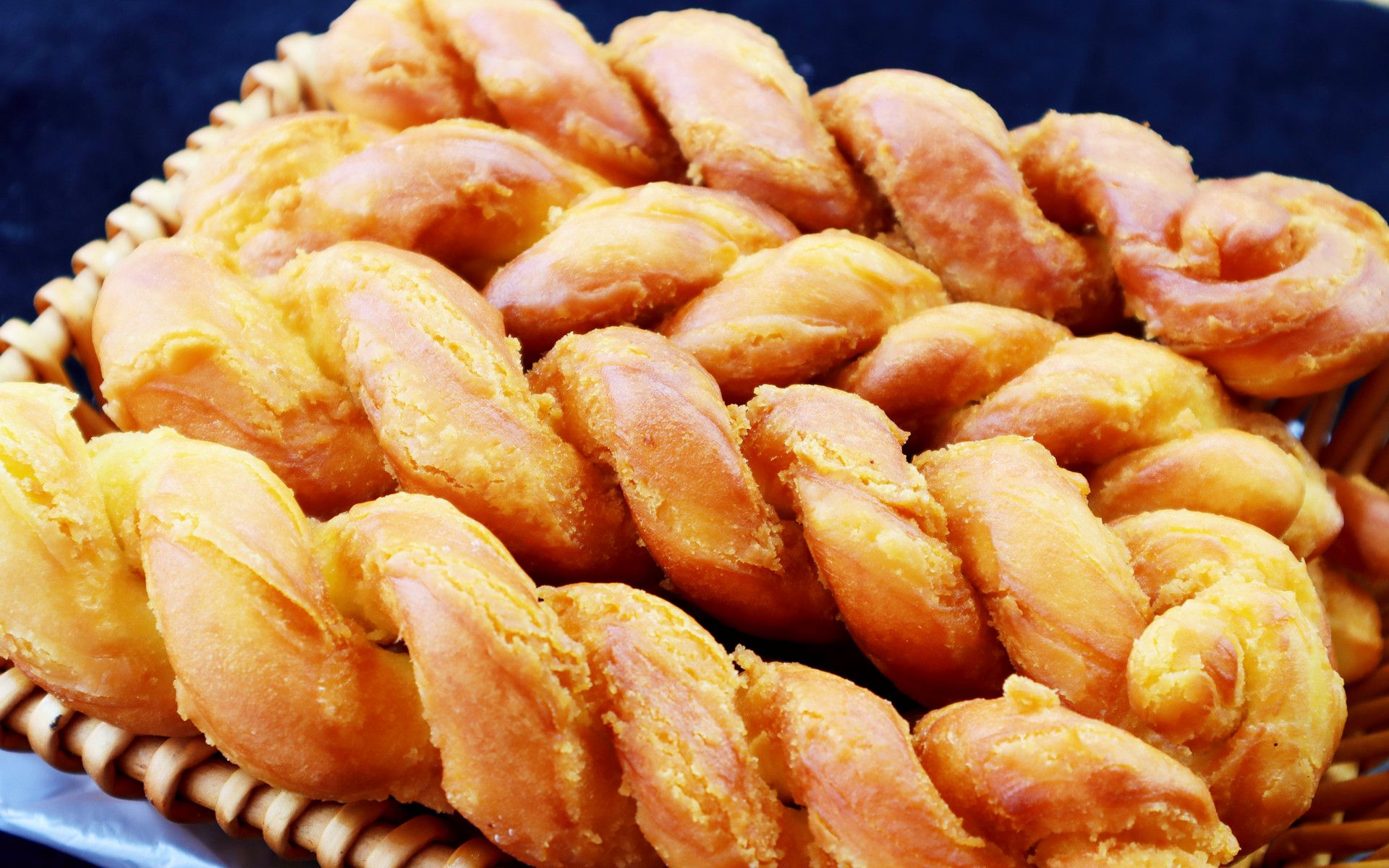 花3000元买的糖酥麻花配方,毫无保留的分享给你,学会了直接开店