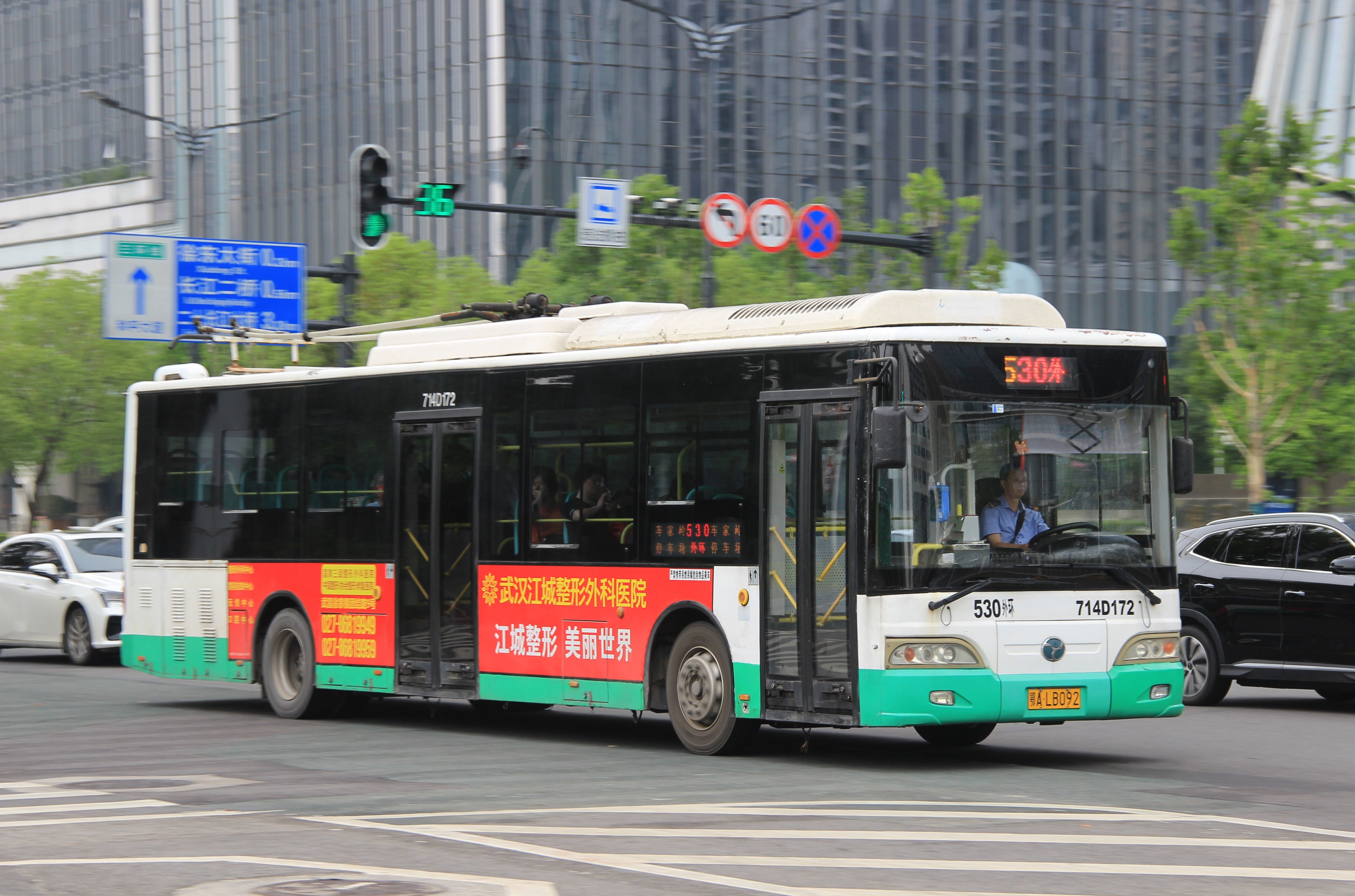 武汉公交530路内环扬子江在线充wg6124bevh运行实录-1