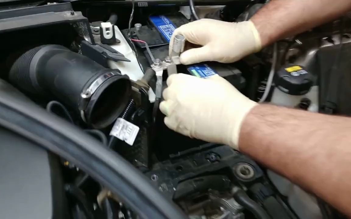 minicooperf56蓄电池更换