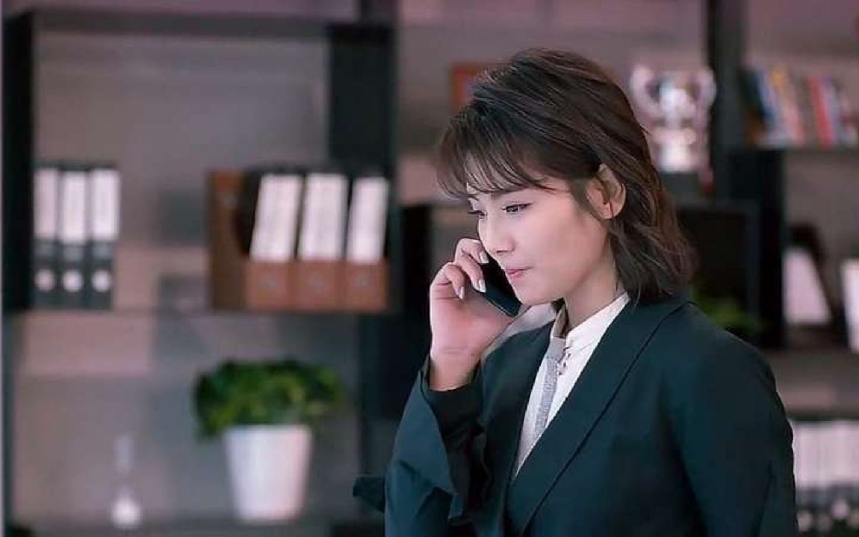 总裁是恋爱无疑了,在车上给她打电话,情话真甜!