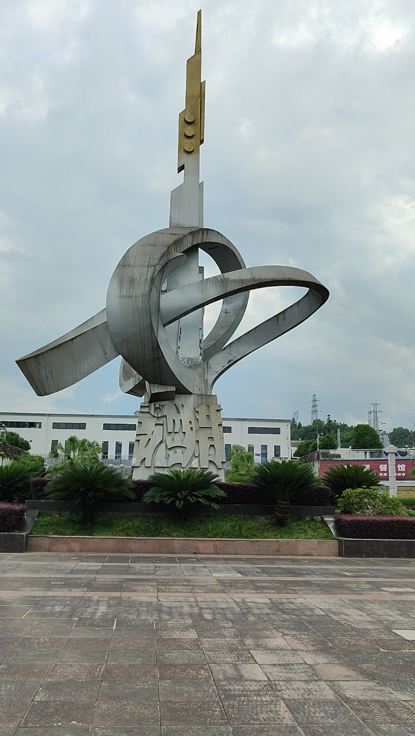 活动  湖南省潜江市火车站,淡季都没有多少人.