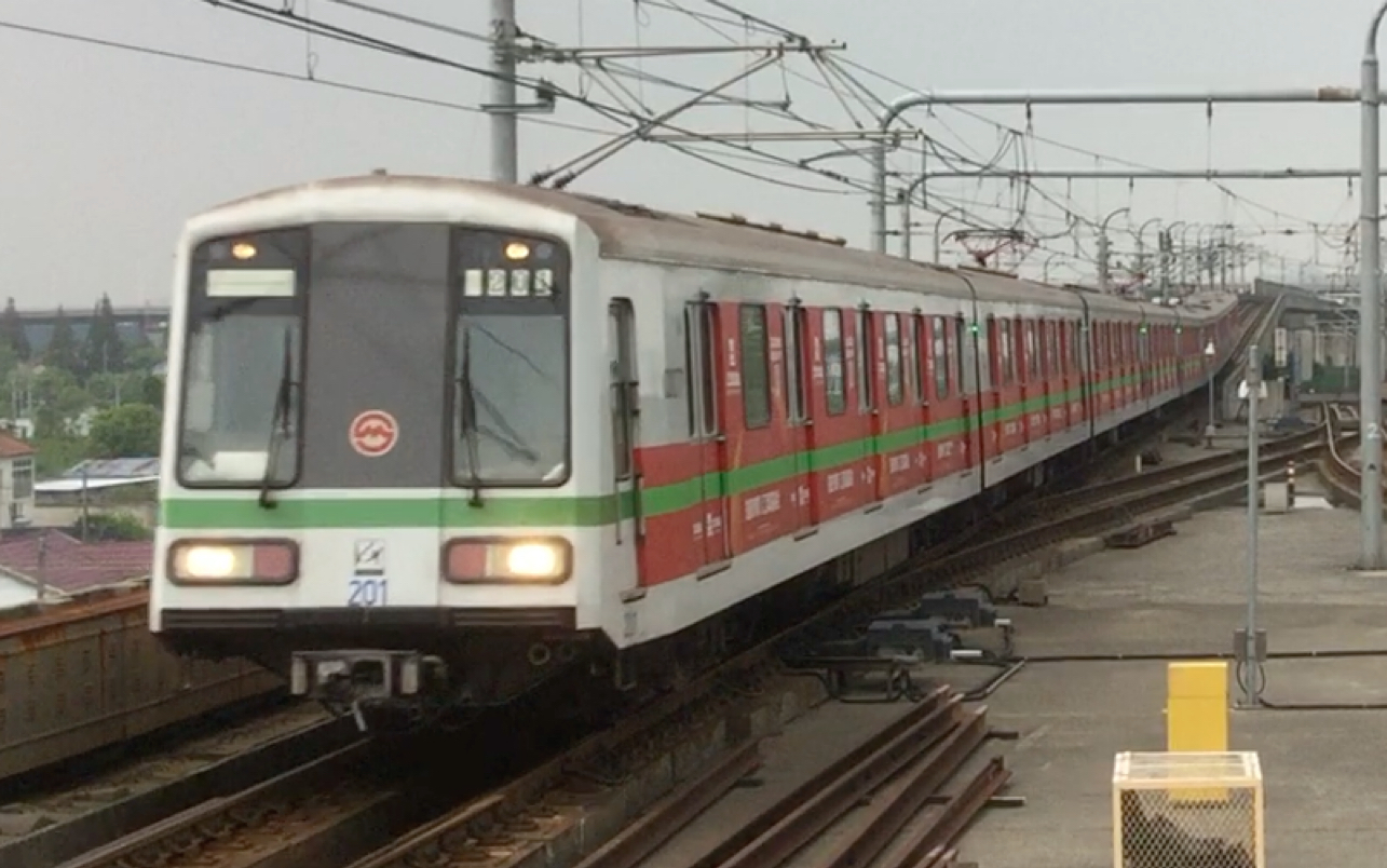 上海地铁2号线0201元老远东大道进站徐泾东方向