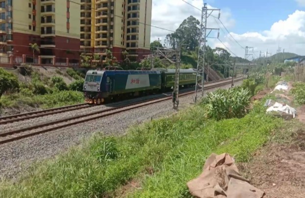 【中国铁路】广西沿海铁路小客车 57001次 (xx→钦州)