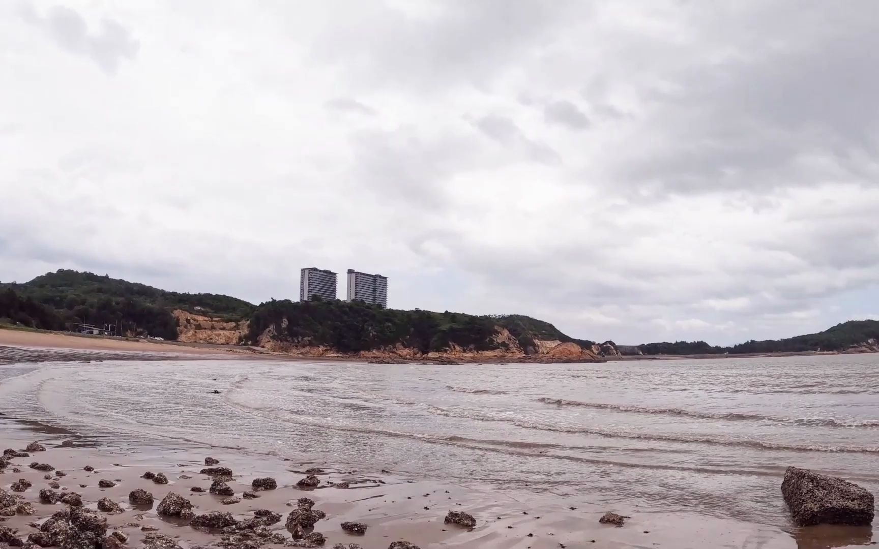 灭灭和fiona送祝福的世茂湾沙滩上集