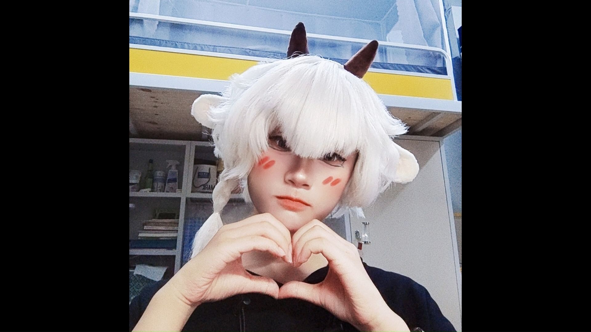 【尼尔·包曼cos】"大家好,我叫尼尔·包曼,请大家多多指教!