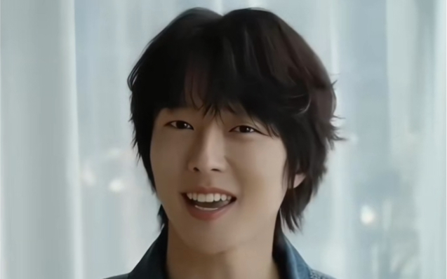 张基龙新年问候视频揭秘新剧造型