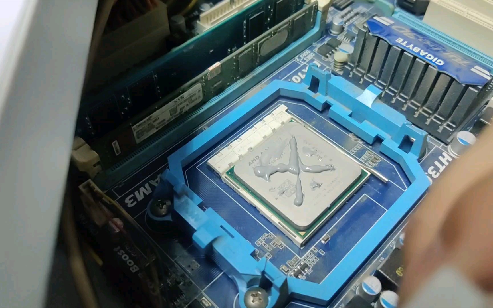 amd速龙iix4 640换个硅脂_哔哩哔哩_bilibili