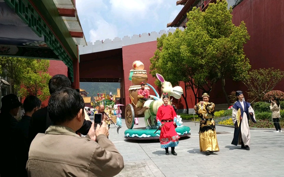 浙江東陽橫店影視城:明清宮苑花車巡演,值得一去的地方