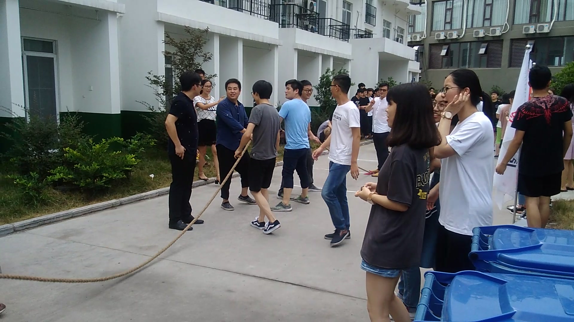 飓风画室拔河比赛之老师对战"钢化"四