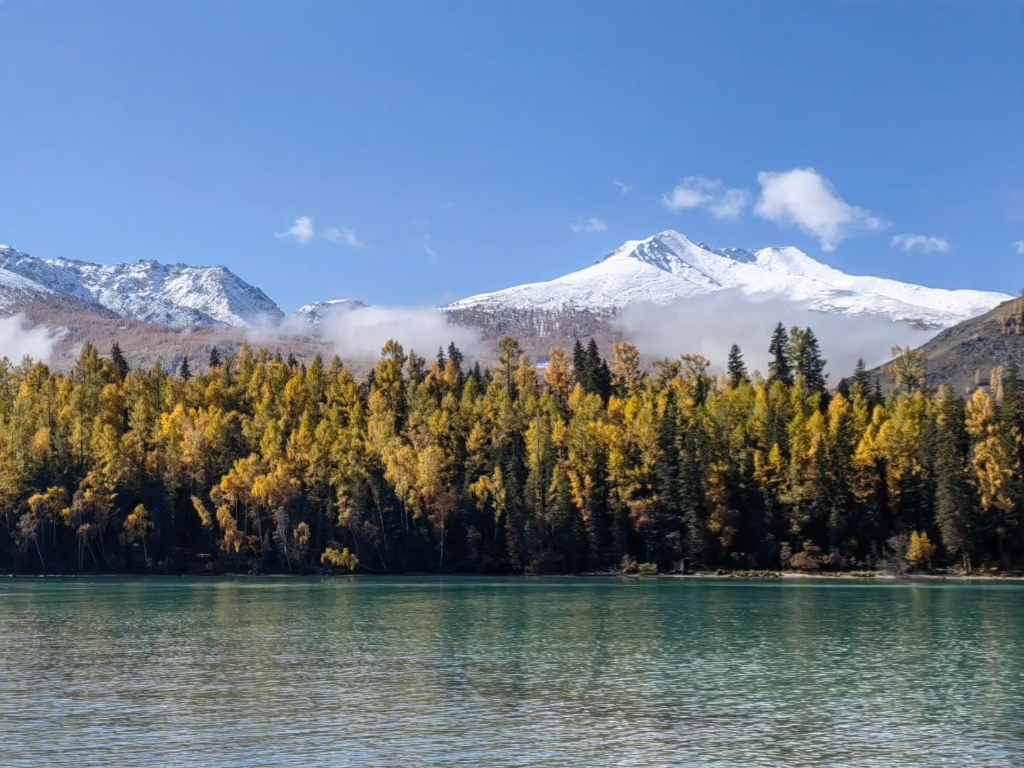 秋天的新疆,阿勒泰,喀纳斯湖,独山子大狭谷,禾木风景区,塞里木湖,五彩滩,那拉提空中草原,天山天池,每一幅都是美景~哔哩哔哩bilibili