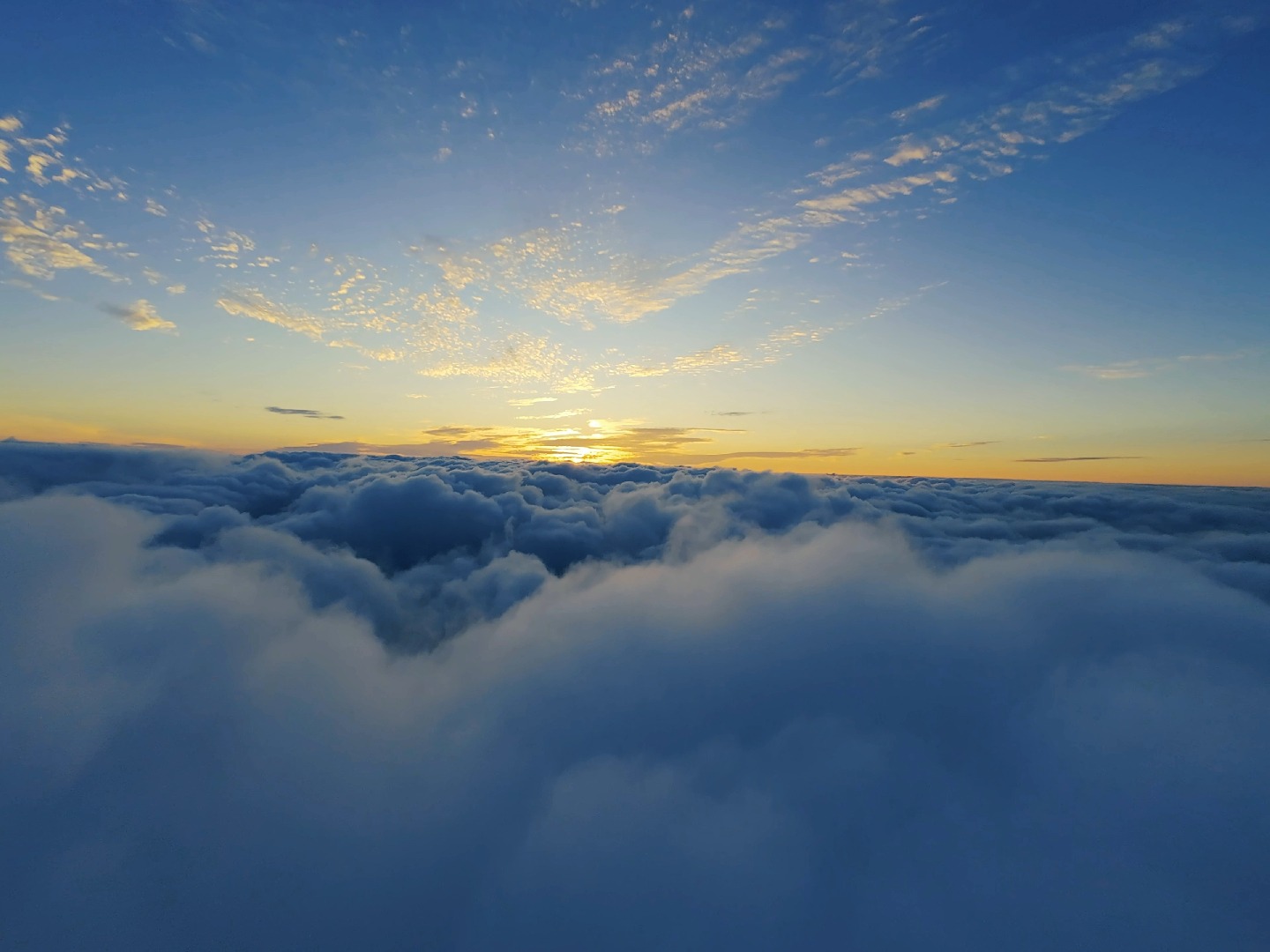 云层之上,你会想和谁共度余生