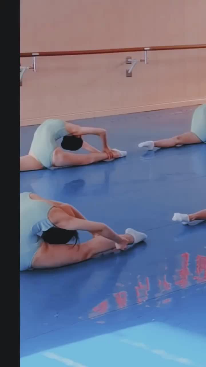 光腿白袜舞蹈生训练日常