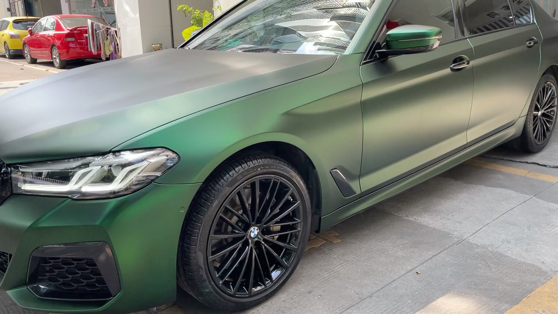 这种绿会喜欢吗 手机随手拍 宝马530毒液绿