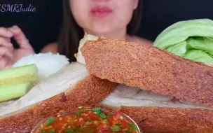 Tải video: judie 咀嚼音 大块猪肉排 脆硬 咀嚼音