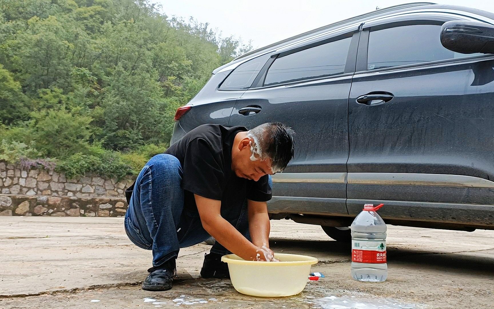 自驾游山西!凡凡在户外是如何洗漱的,一般人做不到!