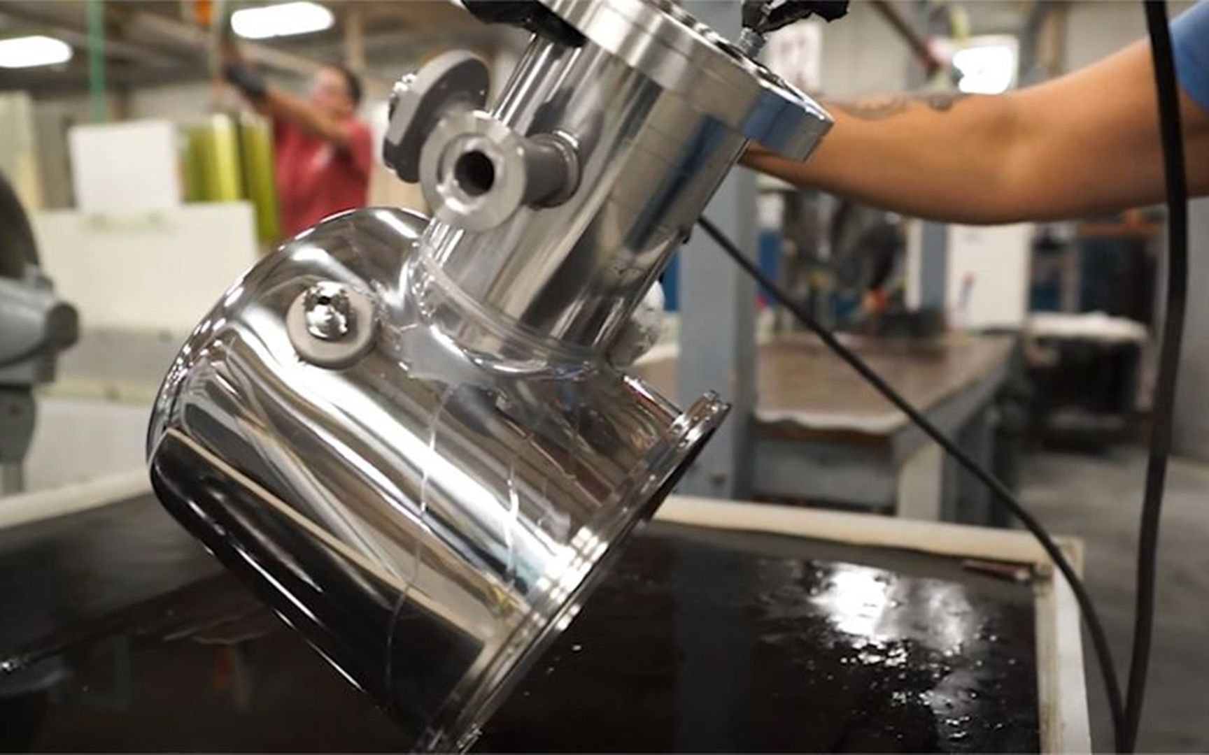 不可思议的电解抛光,放在水里一抛就光亮如新,原理是什么