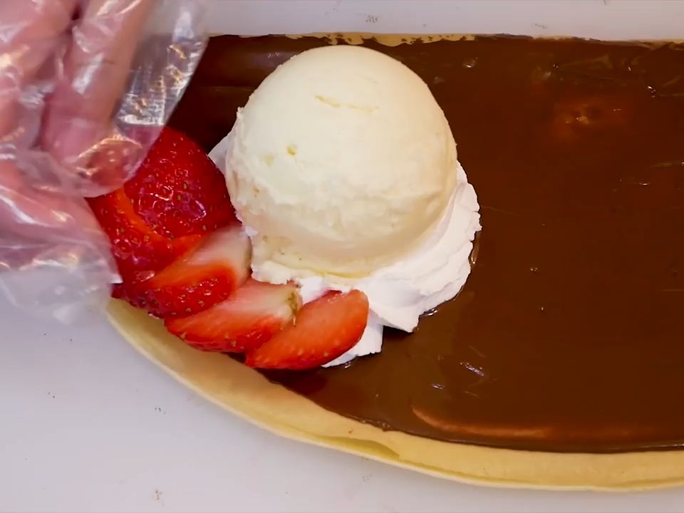 草莓冰淇淋拼盘-韩国街头美食