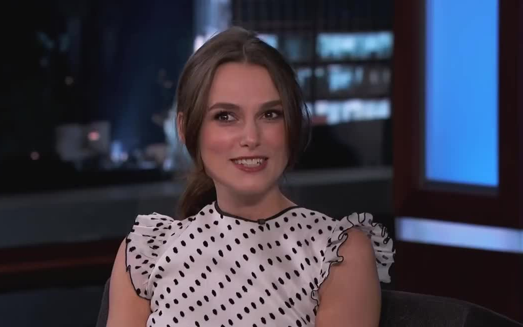 [图]【吉米鸡毛秀】我K第一次迪士尼之旅 Keira Knightley on Getting the Disney Treatment